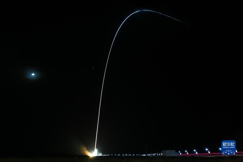 9月7日02時14分，我國在酒泉衛(wèi)星發(fā)射中心使用長征四號丙運載火箭，成功將遙感三十三號03星發(fā)射升空，衛(wèi)星順利進(jìn)入預(yù)定軌道，發(fā)射任務(wù)獲得圓滿成功。新華社發(fā)（汪江波 攝）