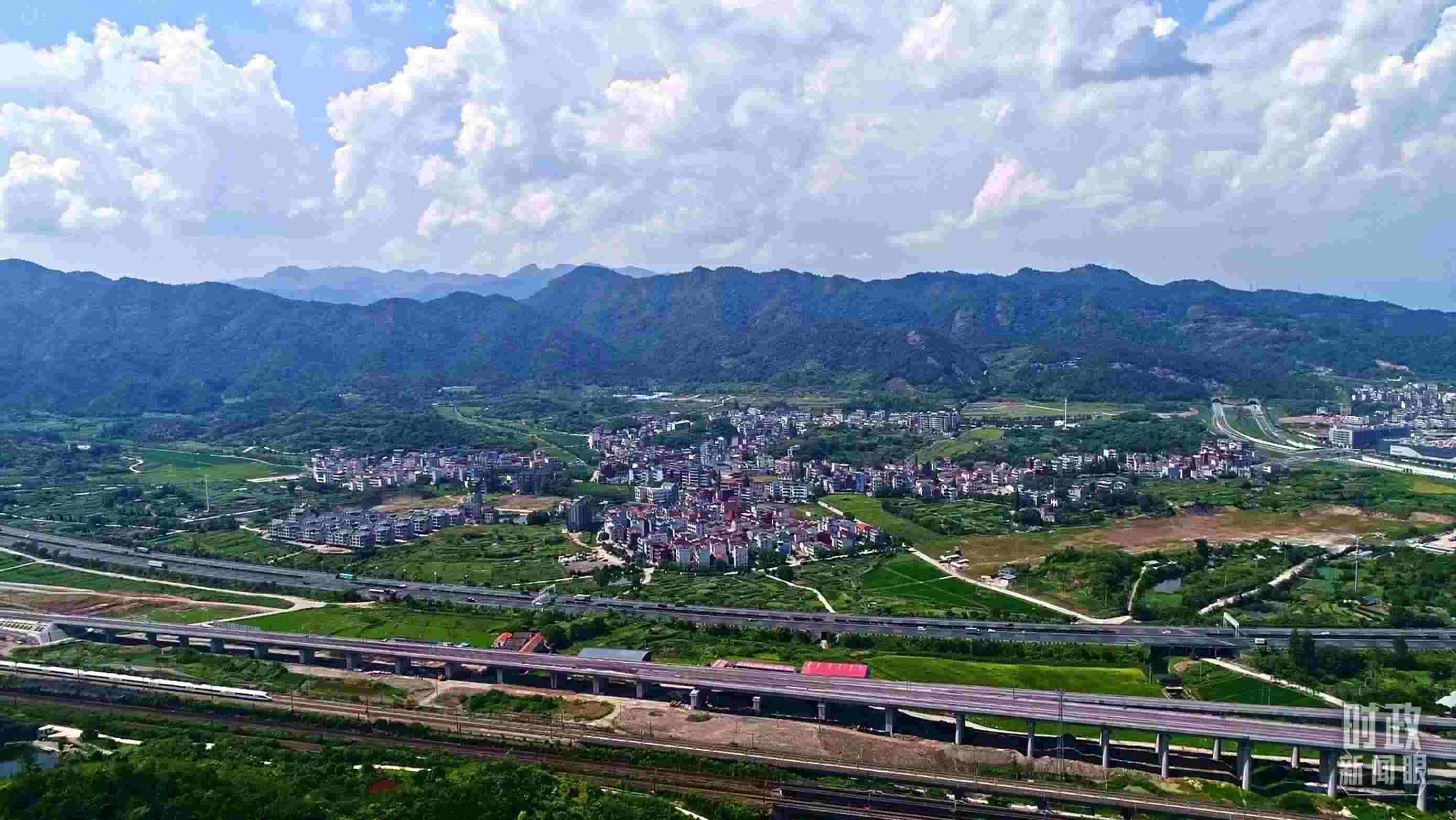 △李祖村航拍。（總臺(tái)央視記者范凱拍攝）