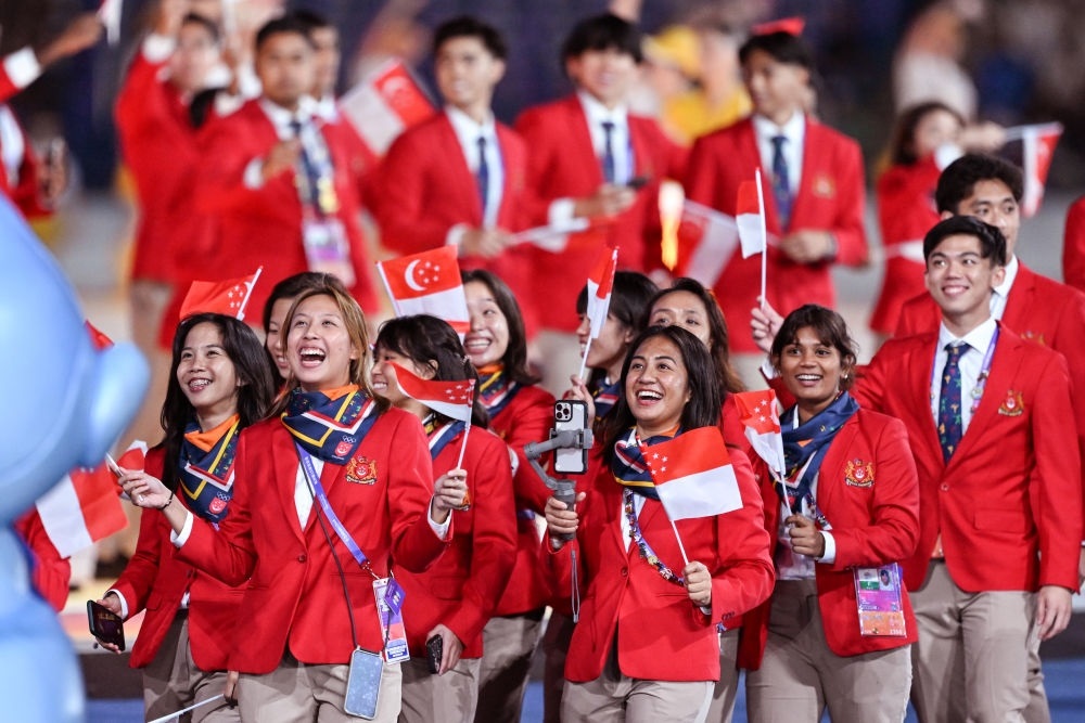 新加坡代表團(tuán)在開幕式上入場(chǎng)。