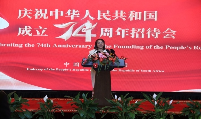 德利萊代表南政府向中國政府和人民致以誠摯祝賀。中國駐南非使館供圖