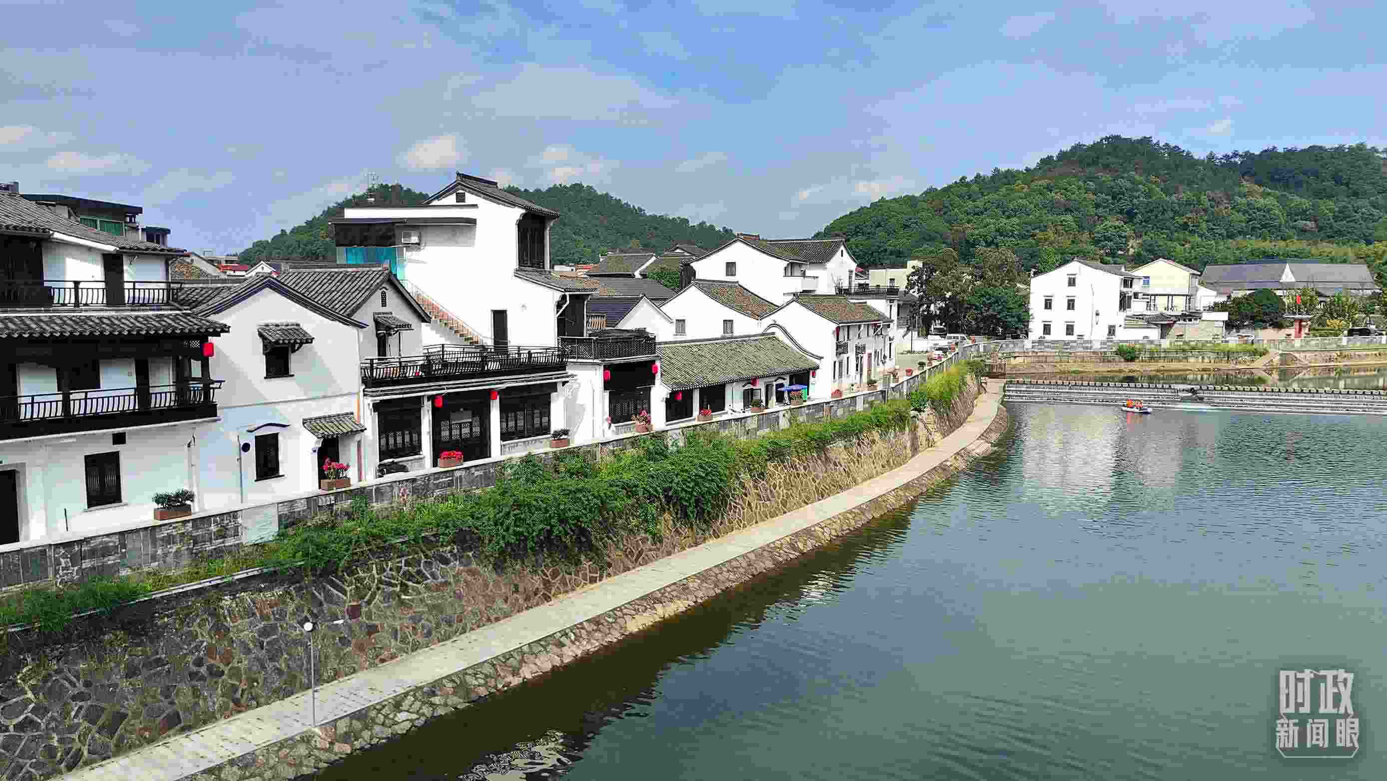 △“楓橋經驗”發(fā)源地諸暨市楓橋鎮(zhèn)。（總臺央視記者楊立峰拍攝）