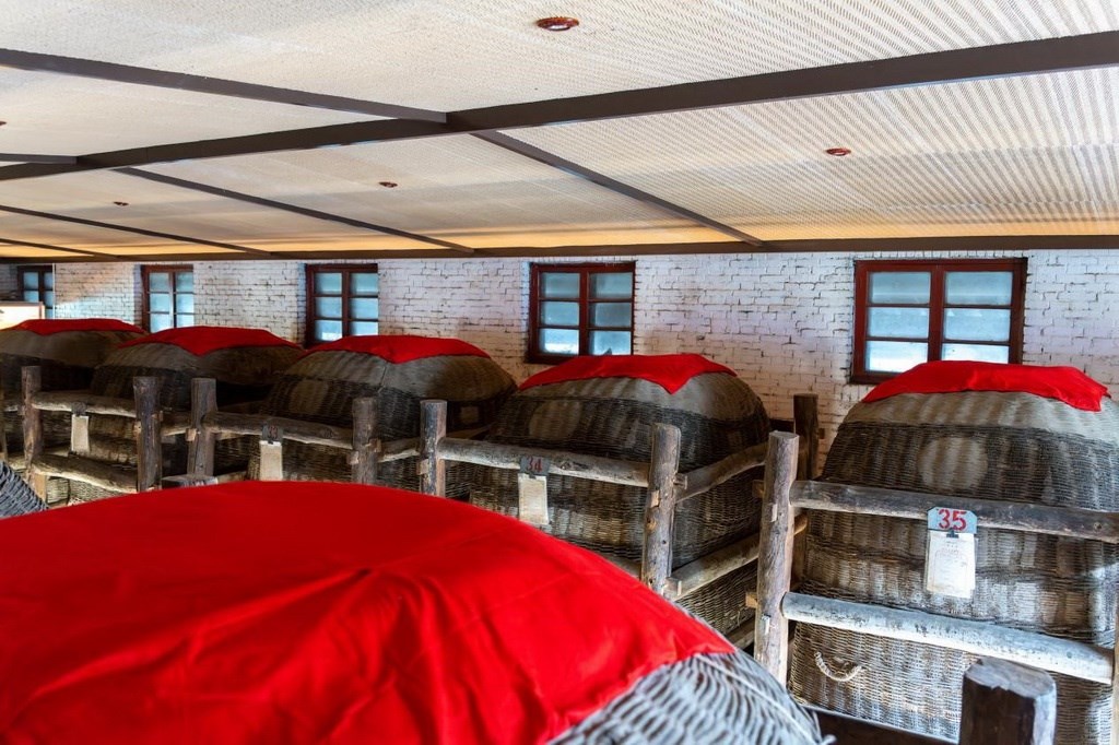 西鳳酒“酒?！辟A存庫 王哲攝