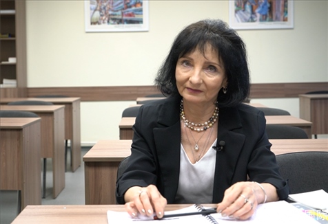 阿拉在白大孔院接受記者采訪。人民網(wǎng)記者 皇甫萬(wàn)里攝