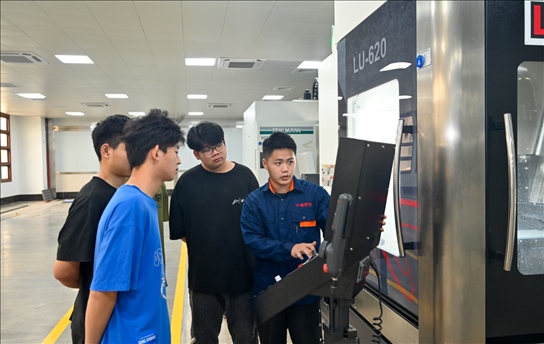 學生們正在實操學習。受訪單位供圖