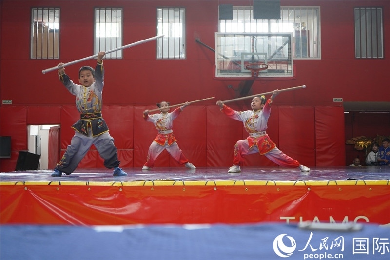 圖為開幕式現(xiàn)場(chǎng)兒童武術(shù)表演。人民網(wǎng)記者 許放攝
