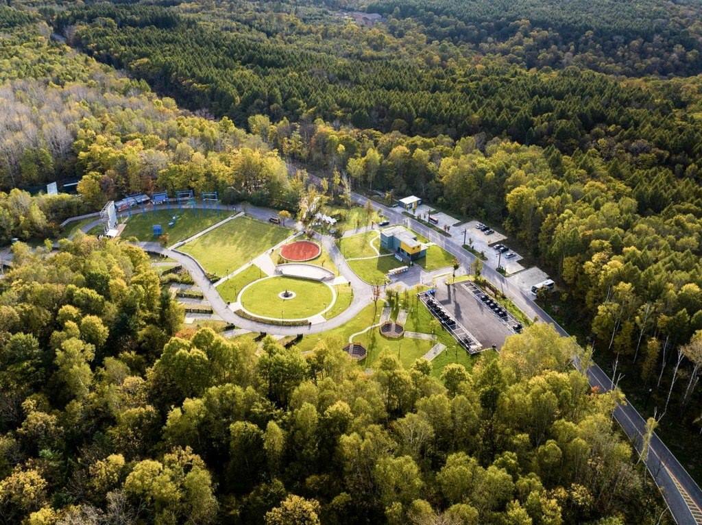 長白山華美勝地已實(shí)現(xiàn)“綠電”直供。嚴(yán)磊攝