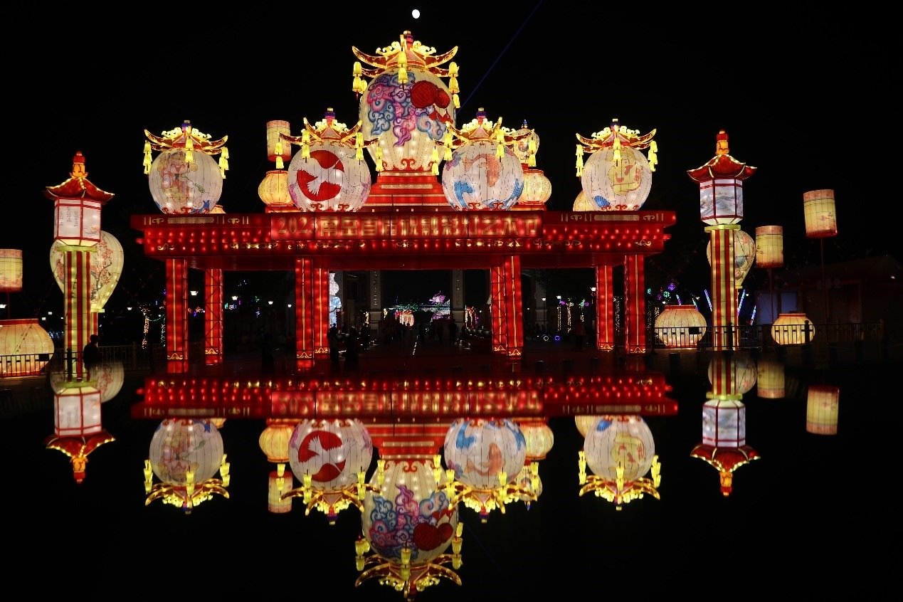 中秋國慶期間，南岳祝融文旅小鎮(zhèn)舉辦祝融花燈節(jié)。曹正平攝