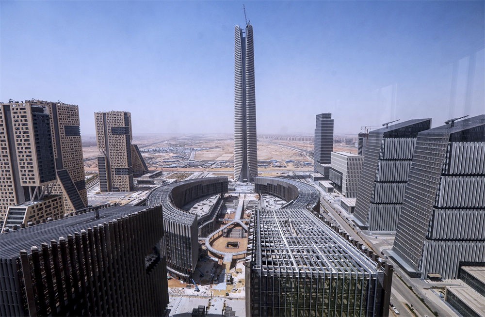 這是在埃及開羅以東拍攝的建設中的新行政首都中央商務區(qū)（9月11日攝）。新華社發(fā)（艾哈邁德·戈馬攝）