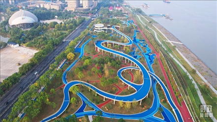 △俯瞰長江國家文化公園九江城區(qū)段。（總臺記者李海峰拍攝）