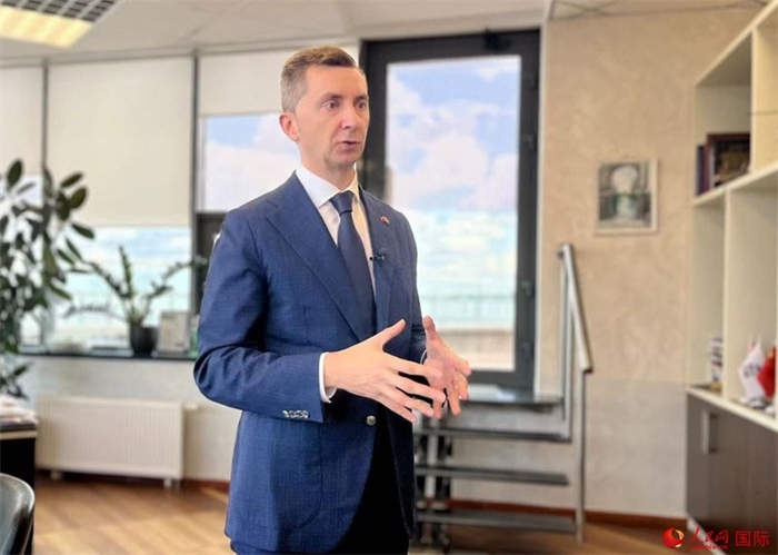 中白工業(yè)園開發(fā)公司第一副總經(jīng)理基里爾·卡羅杰耶夫接受人民網(wǎng)記者采訪。人民網(wǎng)記者 朱虹攝