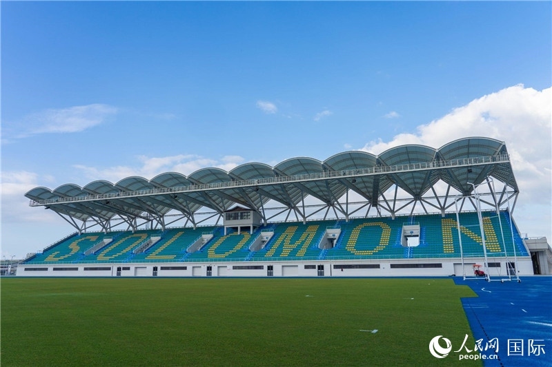 2023年9月12日，位于所羅門群島首都霍尼亞拉的由中土公司承建的中國援所羅門群島2023年太平洋運動會體育場館。人民網(wǎng) 賀吉攝
