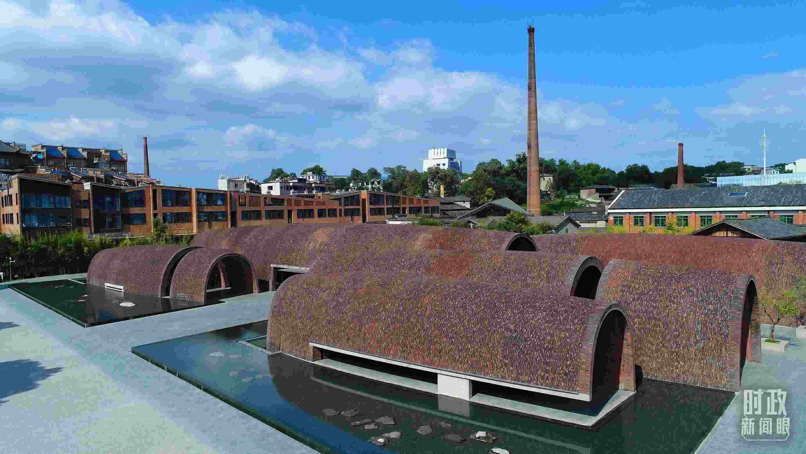 △街區(qū)內(nèi)的博物館，借鑒了景德鎮(zhèn)清代獨創(chuàng)的蛋形柴窯構(gòu)造特點。（總臺央視記者范凱拍攝）