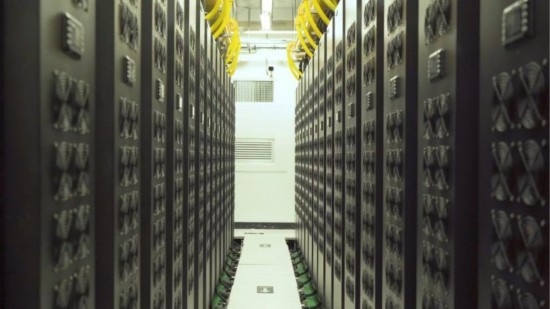 貴安超算中心內(nèi)的機(jī)房。人民網(wǎng) 陽(yáng)茜攝