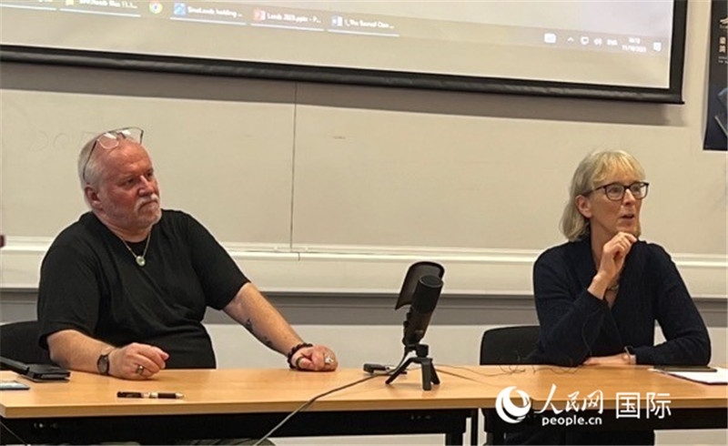 翻譯家韓斌、普華杰與師生交流 攝影 實習生王雪珊