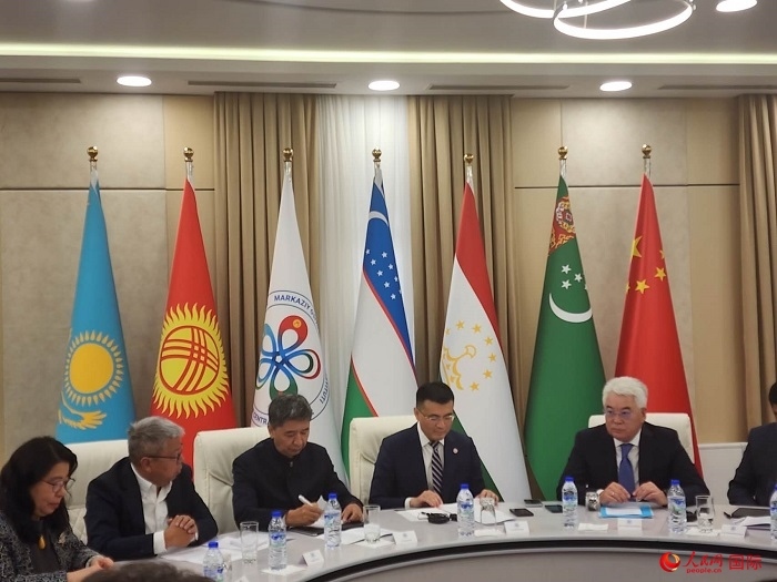 中國駐烏茲別克斯坦大使于駿致辭。人民網(wǎng)記者 李強(qiáng)攝