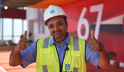 瓦利德·拉馬丹接受人民網(wǎng)記者采訪。嚴川吉雨攝