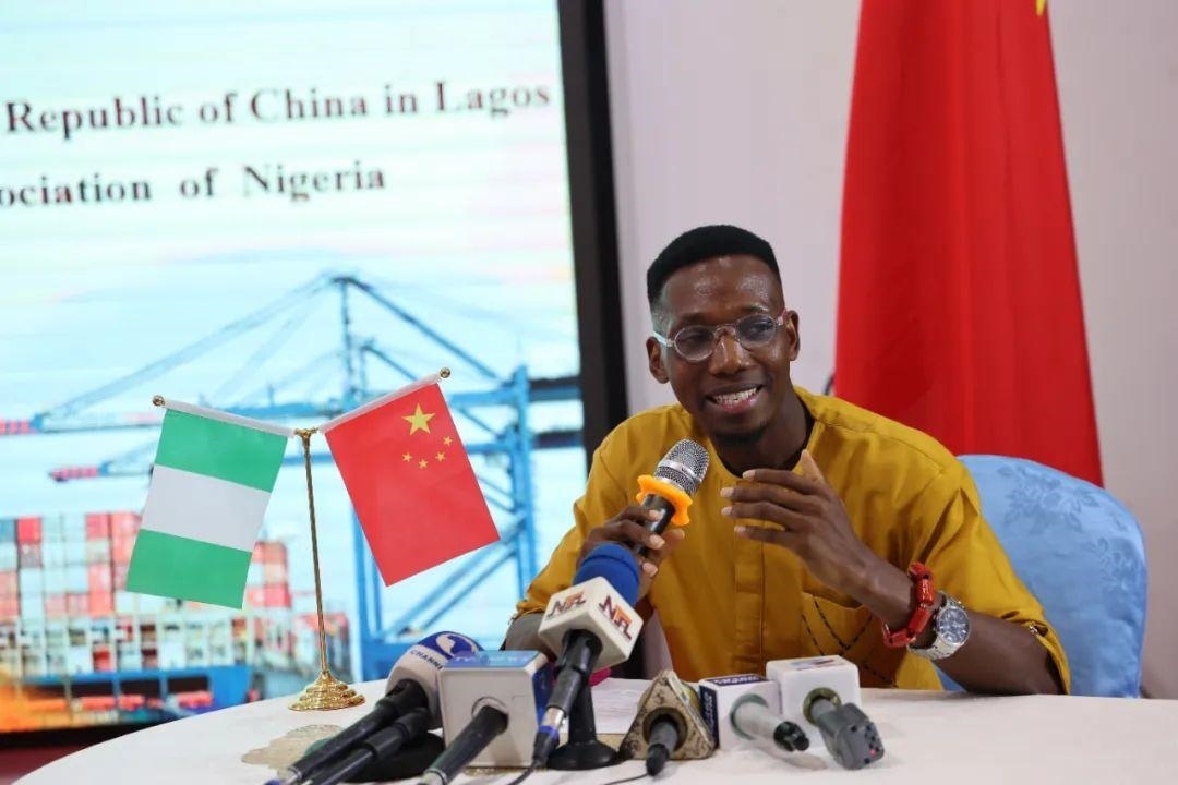 尼日利亞孔子學(xué)院留華同學(xué)會會長吳文仲分享經(jīng)驗。駐拉各館總領(lǐng)館供圖