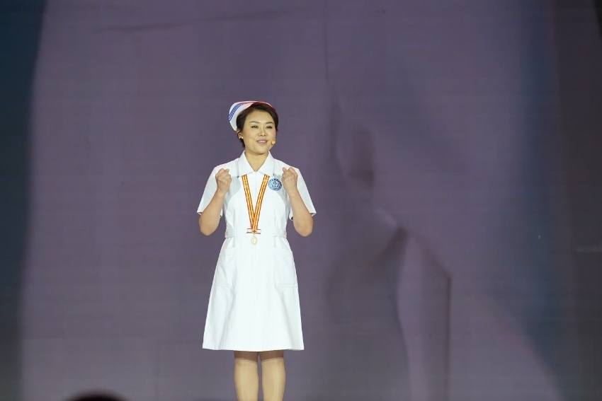 第49屆南丁格爾獎(jiǎng)獲得者、四川大學(xué)華西醫(yī)院護(hù)理部主任蔣艷