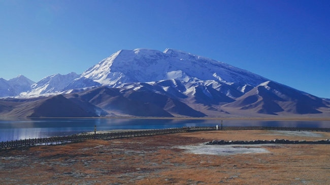 喀拉庫勒湖。中國鐵路烏魯木齊局集團(tuán)有限公司供圖