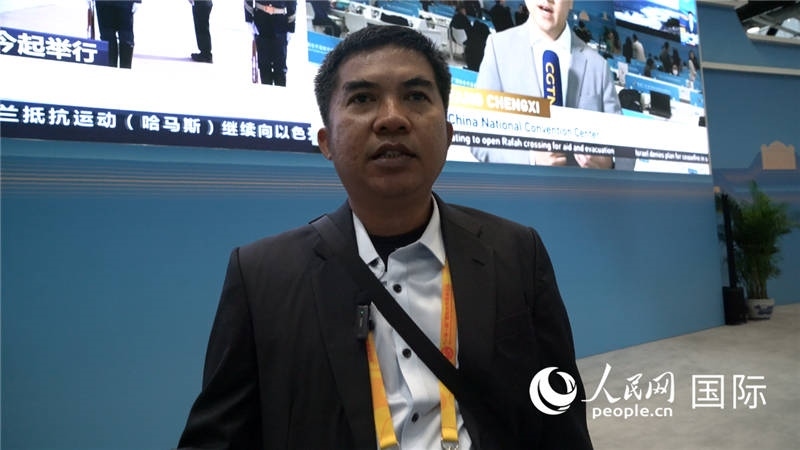 印尼《辛加朗綜合日報》記者班邦·蘇利斯提奧（Bambang Sulistio）與記者交談。人民網 楊春燕攝