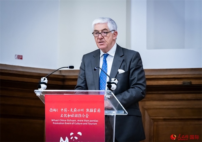 英中商業(yè)發(fā)展中心主席約翰·麥克萊恩致辭。人民網(wǎng) 郭錦標攝