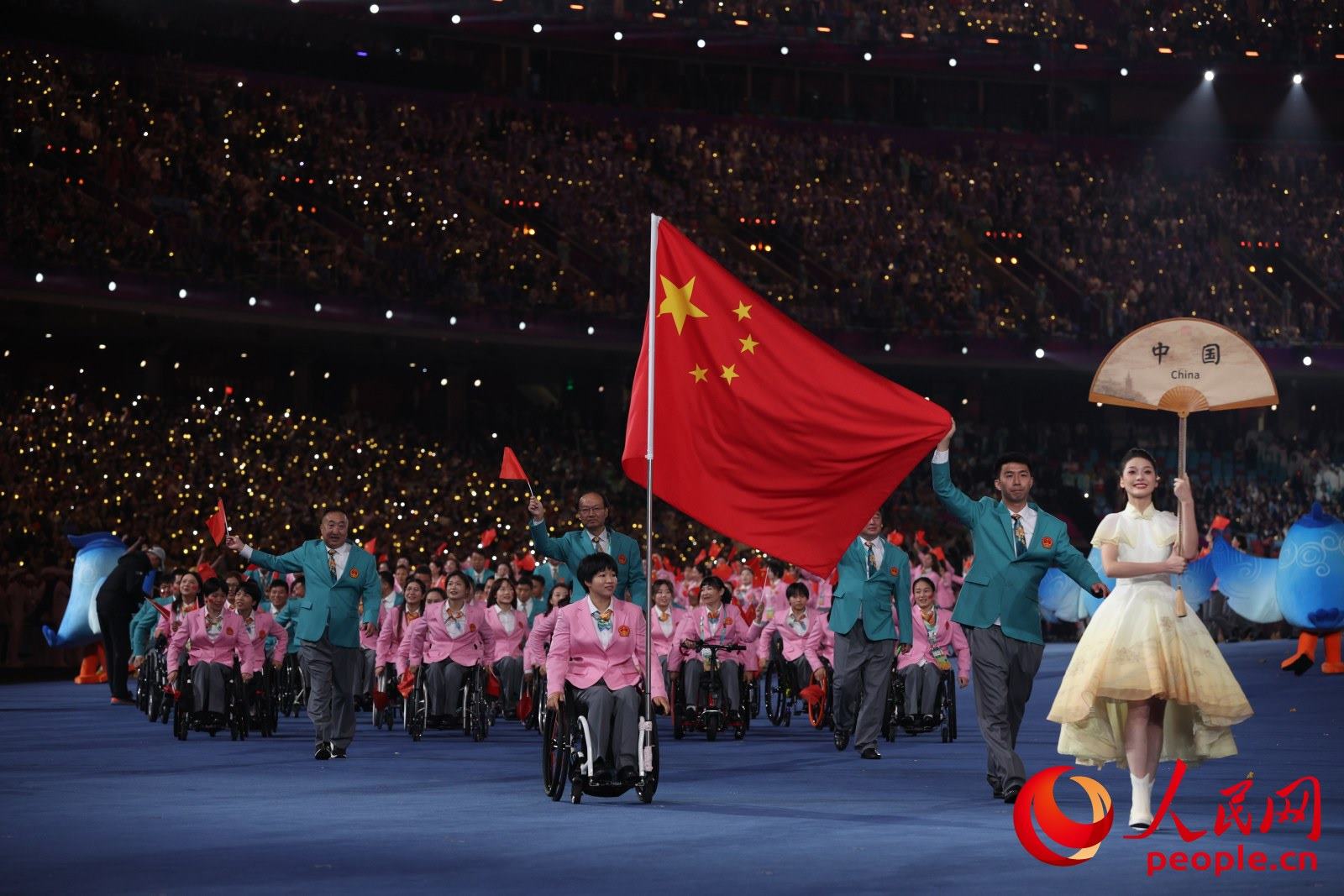 開幕式上，中國體育代表團入場。人民網(wǎng) 周靜圓攝