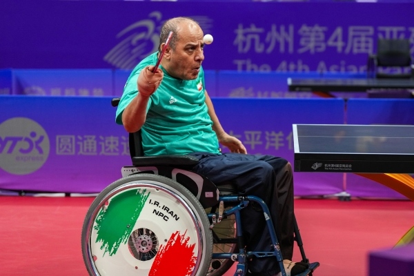10月23日，杭州第4屆亞殘運(yùn)會乒乓球男子單打Class2小組循環(huán)賽舉行。圖為伊朗隊(duì)選手哈桑·簡費(fèi)尚在比賽中。圖片來源：杭州亞殘組委會