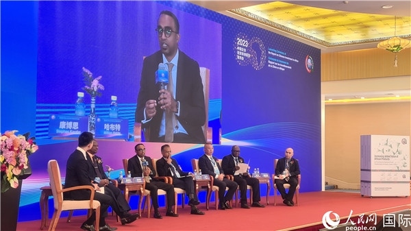 與會(huì)嘉賓展開(kāi)座談。人民網(wǎng)記者 萬(wàn)宇攝