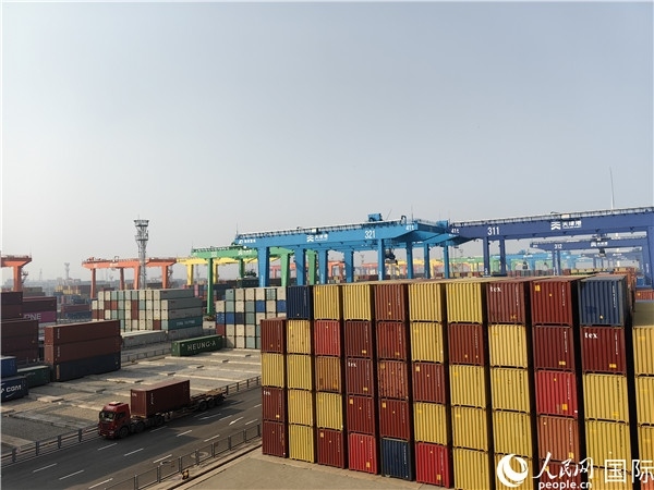 天津港北疆港區(qū)C段智能化集裝箱碼頭。人民網(wǎng)記者 符園園攝