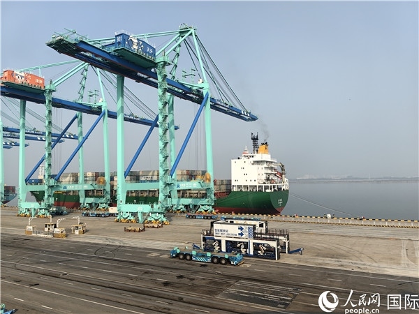 天津港北疆港區(qū)C段智能化集裝箱碼頭。人民網(wǎng)記者 符園園攝
