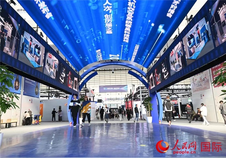 11月7日上午，2023年世界互聯(lián)網(wǎng)大會“互聯(lián)網(wǎng)之光”博覽會在浙江烏鎮(zhèn)開幕。人民網(wǎng)記者 葉賓得攝