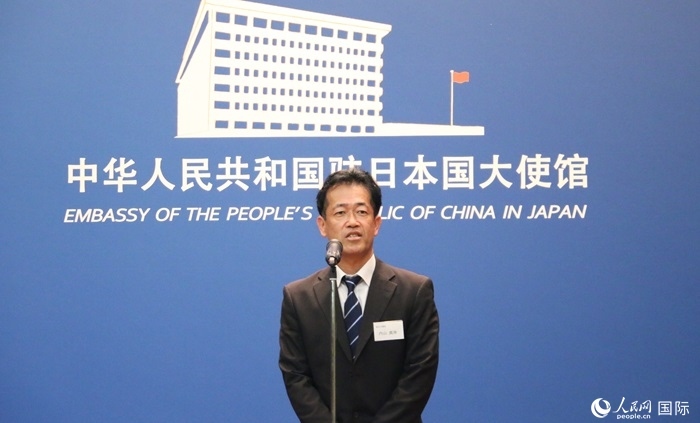 導(dǎo)師代表、東京大學(xué)教授內(nèi)山真伸發(fā)表致辭。人民網(wǎng) 許可攝