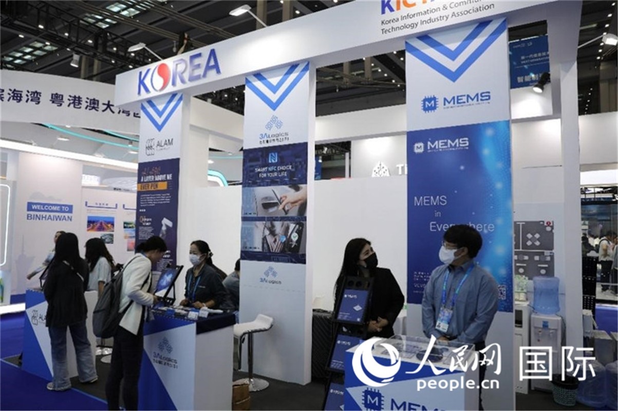第二十五屆中國(guó)國(guó)際高新技術(shù)成果交易會(huì)15日在深圳開幕，圖為韓國(guó)企業(yè)展臺(tái)（人民網(wǎng)記者 魯揚(yáng)攝）