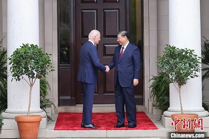 當?shù)貢r間11月15日，中國國家主席習近平在美國舊金山斐洛里莊園同美國總統(tǒng)拜登舉行中美元首會晤。中新社記者 盛佳鵬 攝