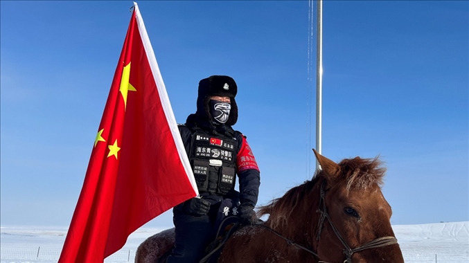 呼倫貝爾陳巴爾虎旗公安局副局長石永志。人民網(wǎng)記者 張敏穎攝