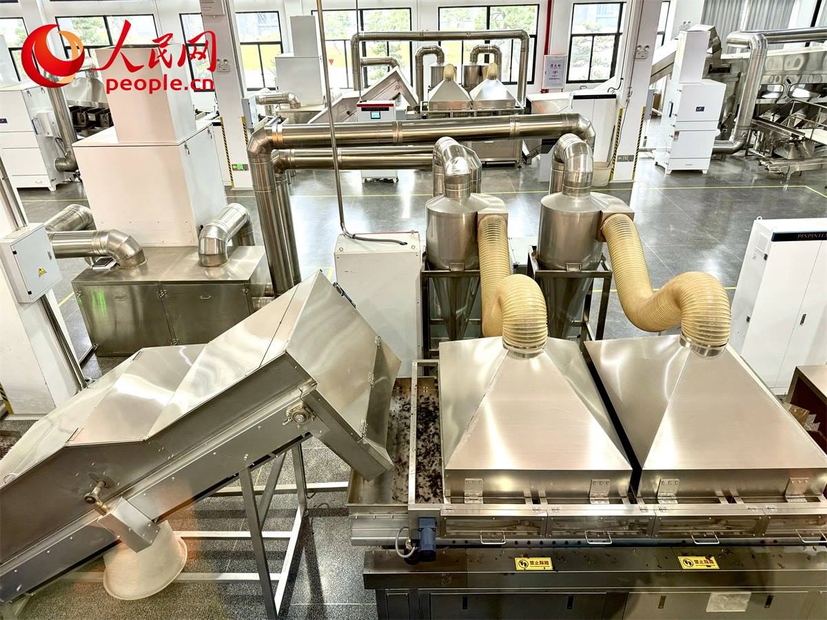 品品香白茶精制自動化生產(chǎn)廠房。人民網(wǎng)記者 劉微攝