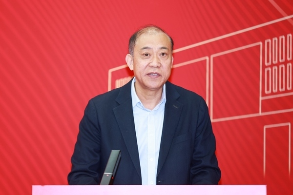 《教育踐悟錄》作者、中央財(cái)經(jīng)大學(xué)黨委書記何秀超。受訪者供圖