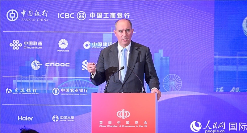 英國商業(yè)貿易部國務大臣（投資大臣）多米尼克·約翰遜與會。人民網 郭錦標攝