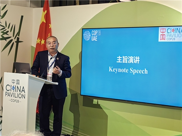 晶澳太陽能科技股份有限公司高級副總裁孫廣彬發(fā)言。COP28中國角供圖