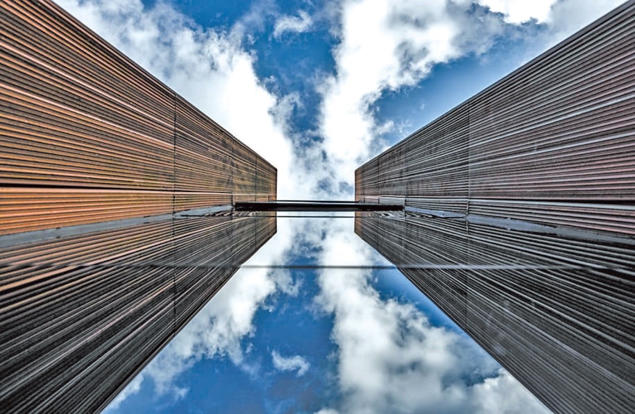  開放共享 今年9月，改造升級后的上海凝聚力工程博物館開門迎客。博物館大廳公共區(qū)域在功能提升、資源整合后，釋放更多公共服務(wù)空間，帶給市民更多新體驗。 上海某餐廳法國籍廚師 邁克爾·溫德林?jǐn)z