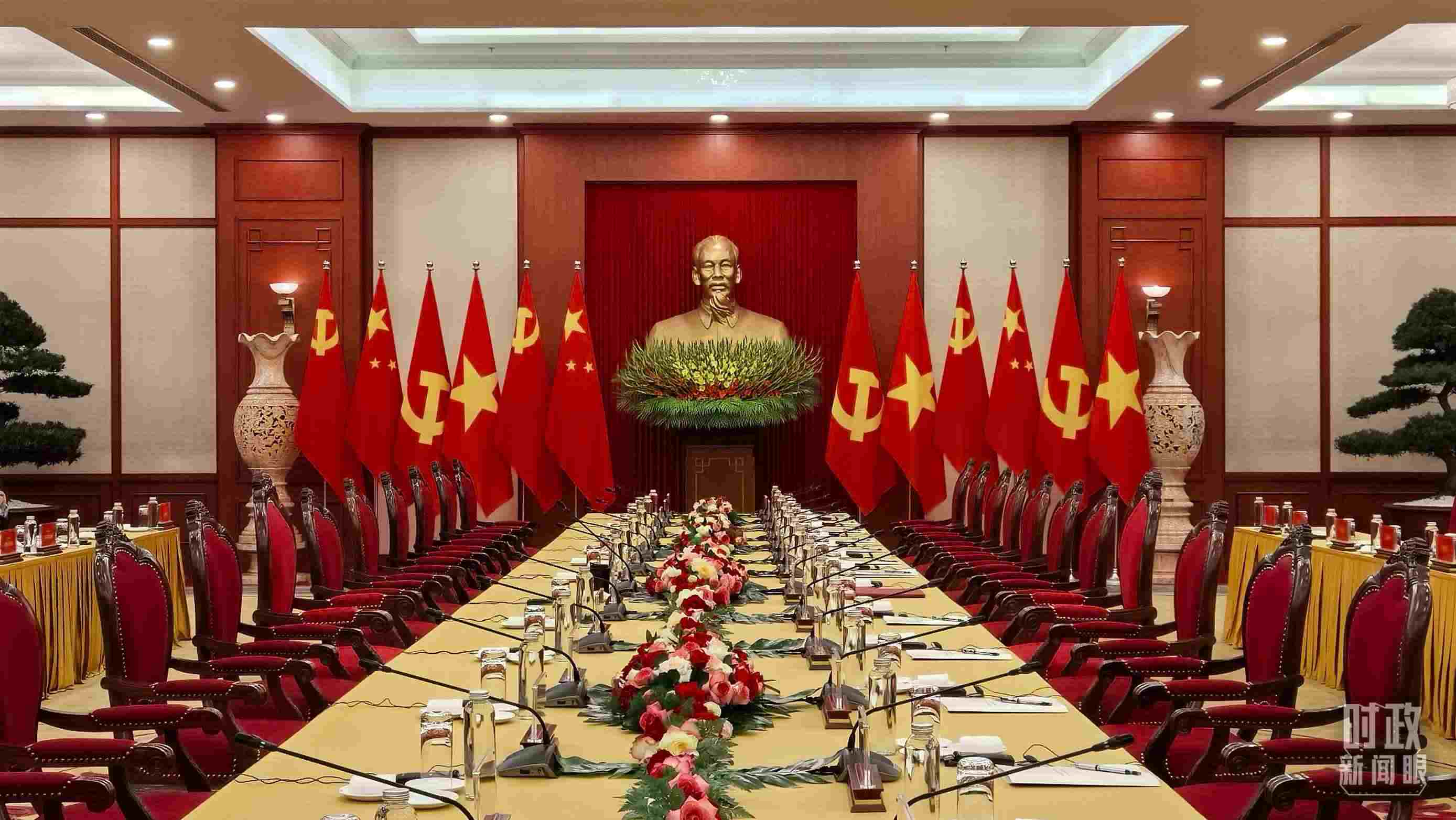 △當(dāng)?shù)貢r(shí)間12月12日下午，習(xí)近平在這里與阮富仲舉行會(huì)談，這是會(huì)談開始前的場(chǎng)景。（總臺(tái)央視記者邢彬拍攝）