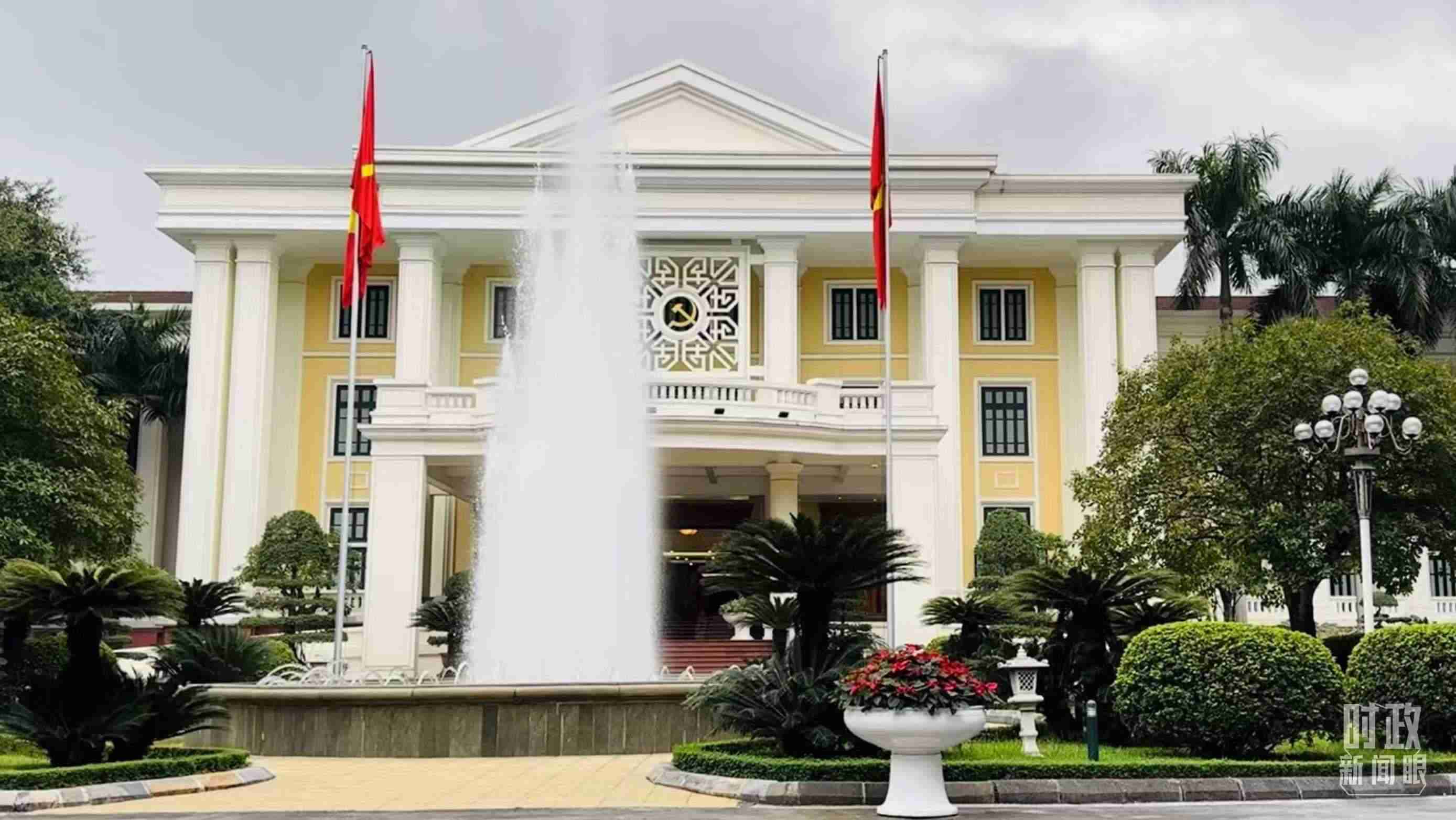 △越共中央駐地。當(dāng)?shù)貢r(shí)間12月12日下午，習(xí)近平在這里同阮富仲舉行會(huì)談。（總臺(tái)央視記者范一鳴拍攝）