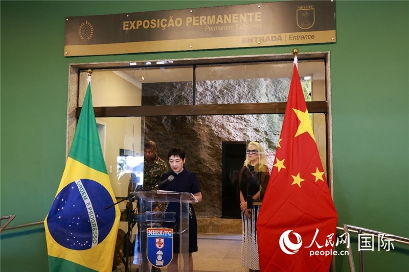 中國(guó)駐里約總領(lǐng)事田敏在攝影展開(kāi)幕式上致辭。 人民網(wǎng)記者 陳海琪攝