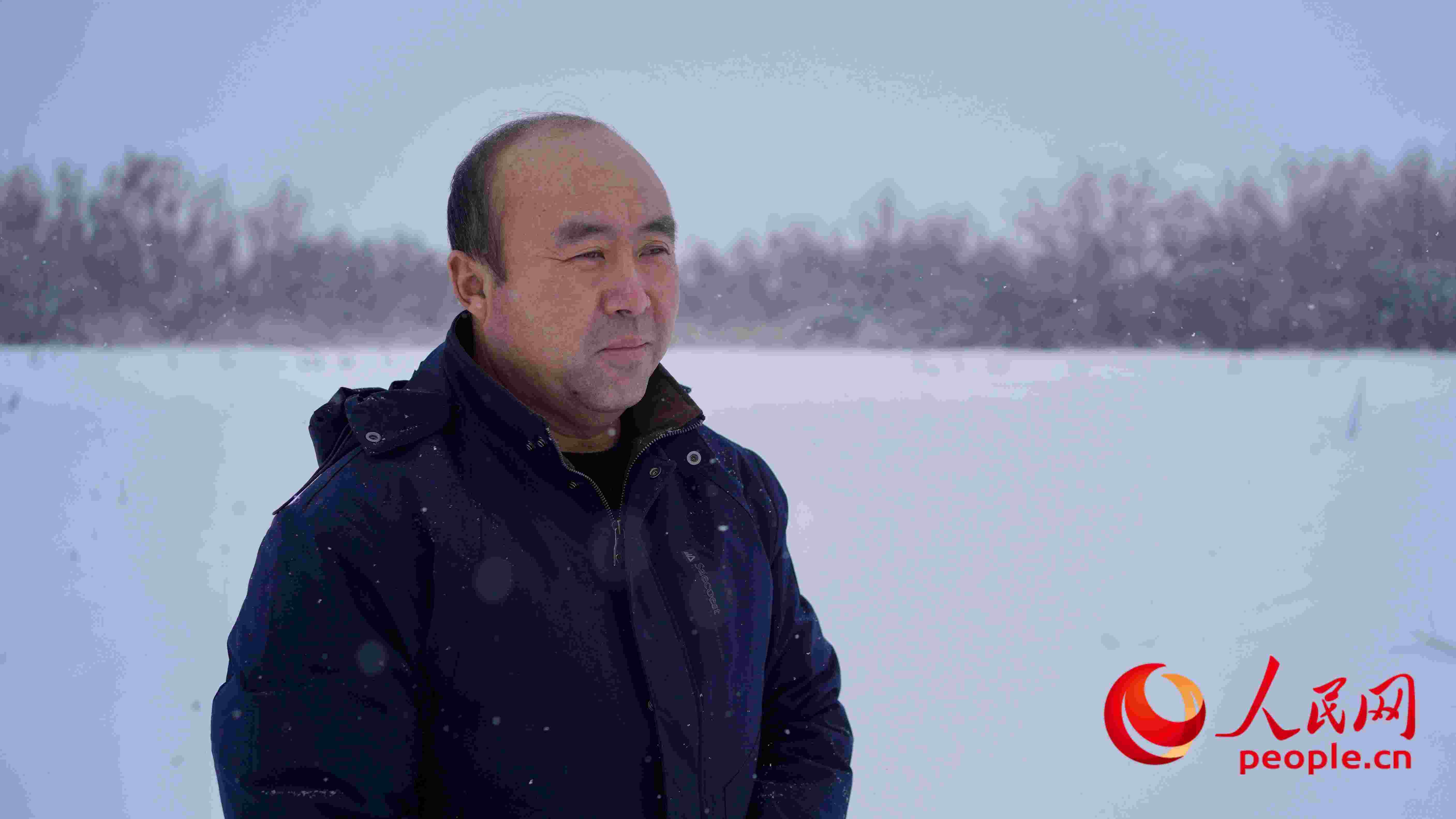 馬曉華回憶當(dāng)年和父親一起種樹的情形，滿是懷念。人民網(wǎng) 周靜圓攝