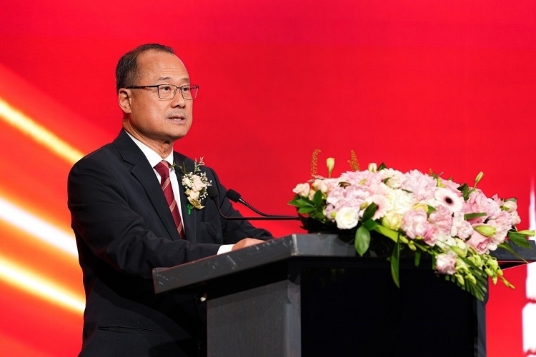 第十四屆全國政協(xié)常委、香港中華總商會(huì)會(huì)長蔡冠深致辭。阿聯(lián)酋中華工商總會(huì)供圖