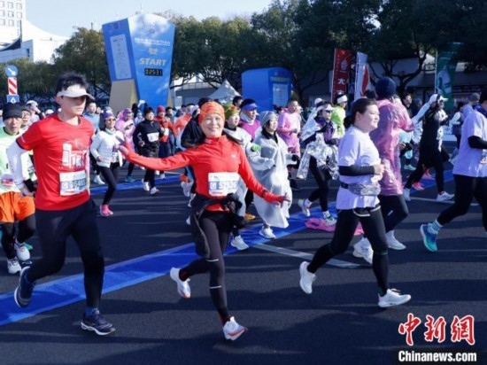 2023杭州馬拉松現(xiàn)場。肖健 攝