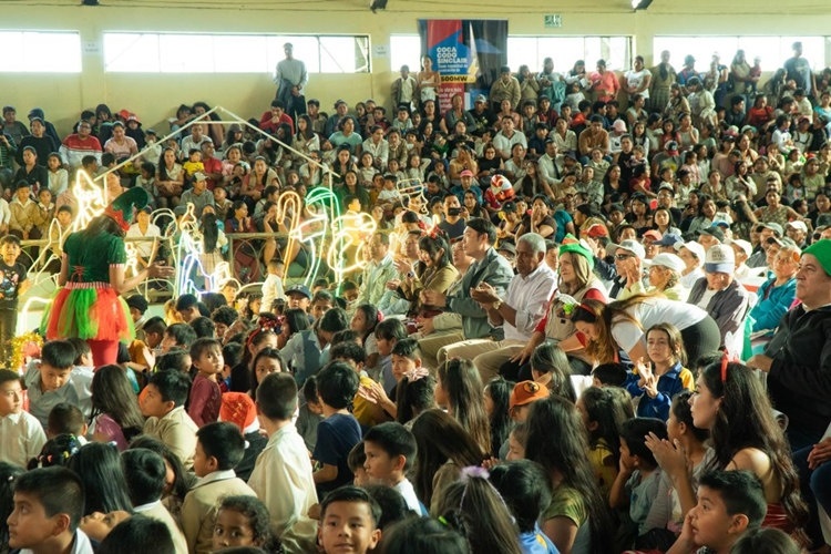 捐贈儀式在埃爾查科市中心的體育館舉行。中國電建厄瓜多爾代表處提供圖