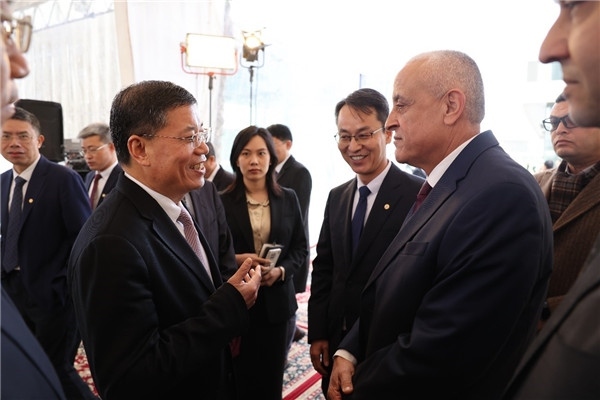 李永明同埃及住房部副部長會(huì)談交流。主辦方供圖