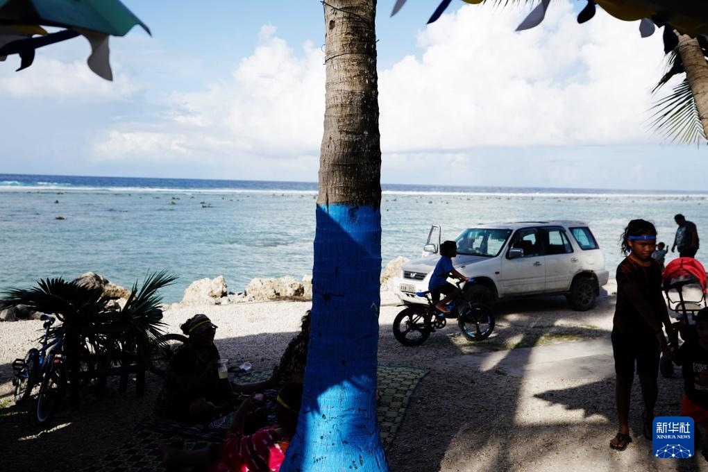 1月20日，當?shù)厝嗽阼斠惶幒┬蓍e娛樂。新華社記者 王申 攝