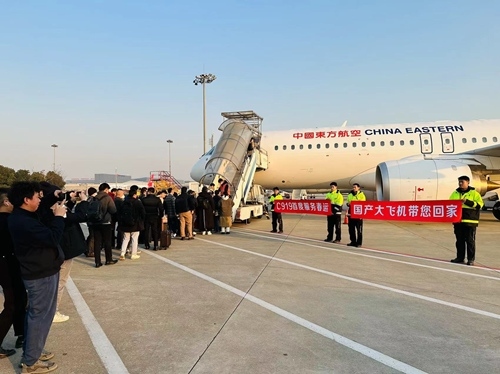 2024春運(yùn)第一天，東航4架C919大飛機(jī)全部投入商業(yè)運(yùn)營(yíng)。東航供圖